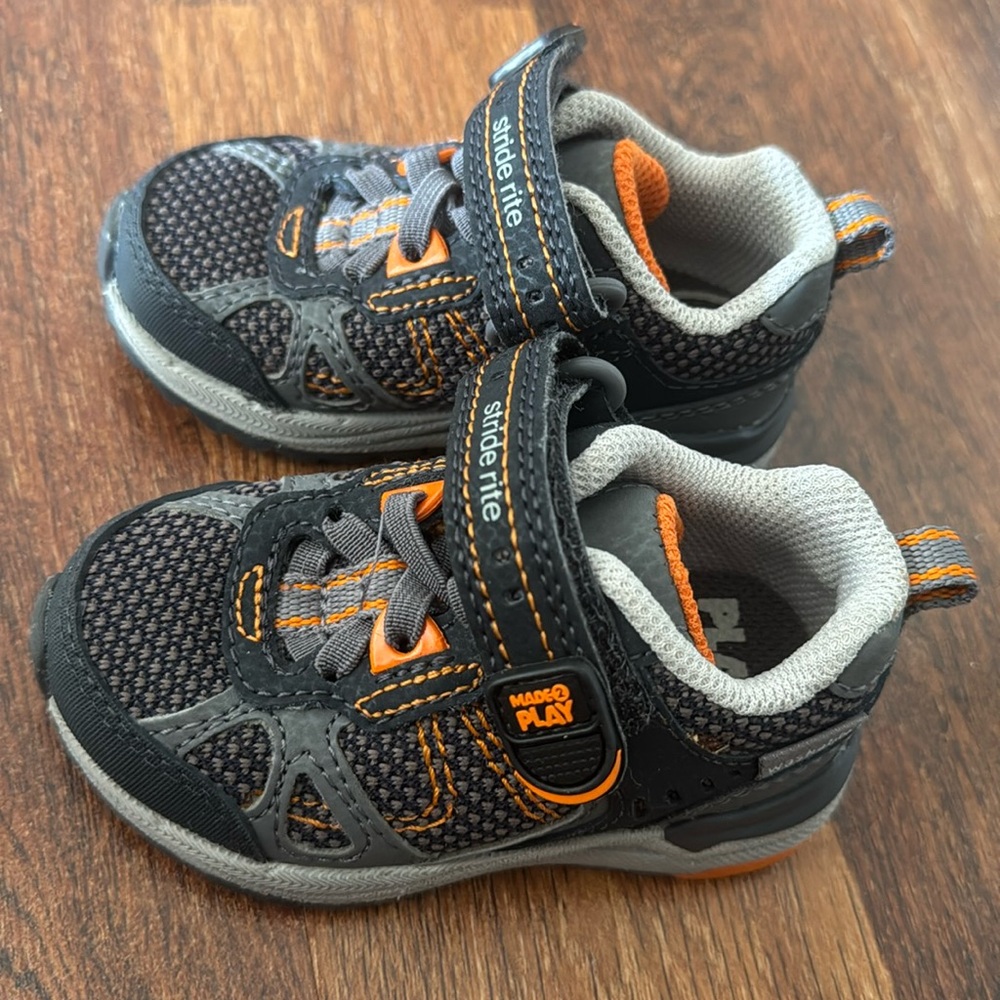 New Play By Stride Rite navy blue and orange baby shoes size 4